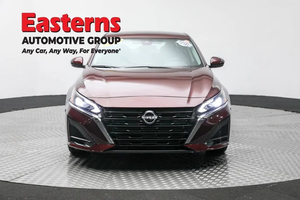 Used 2023 Red Nissan 2.5 SV image 2