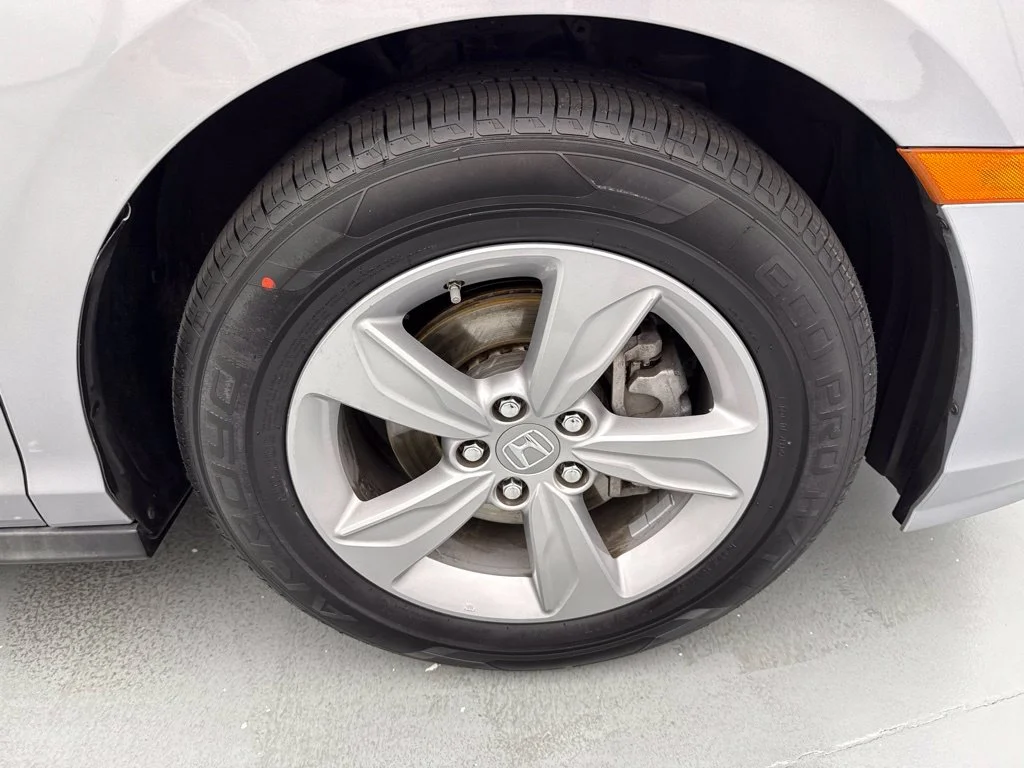 Used 2020 Silver Honda EX-L image 13