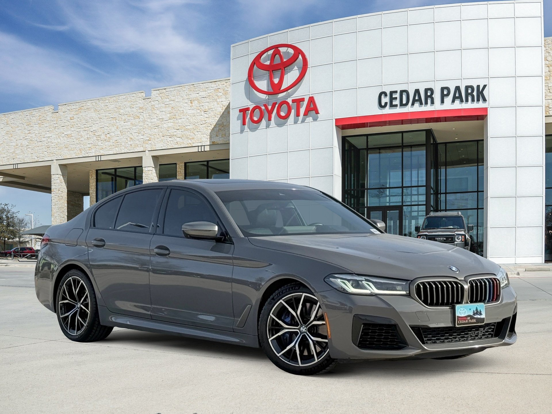 2022 BMW 5 Series M550i