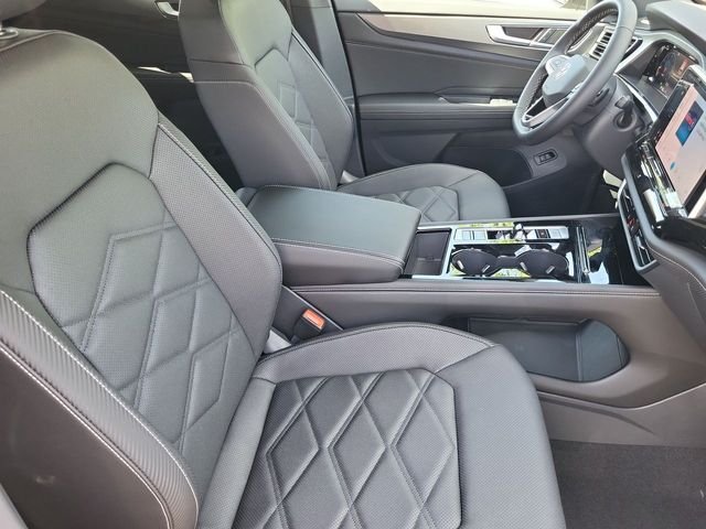 New 2026 Black Volkswagen 2.0T SE w/Technology image 17