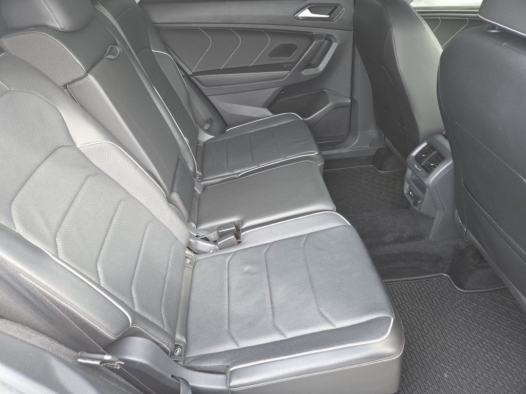 Certified Used 2022  Volkswagen 2.0T SEL R-Line image 34