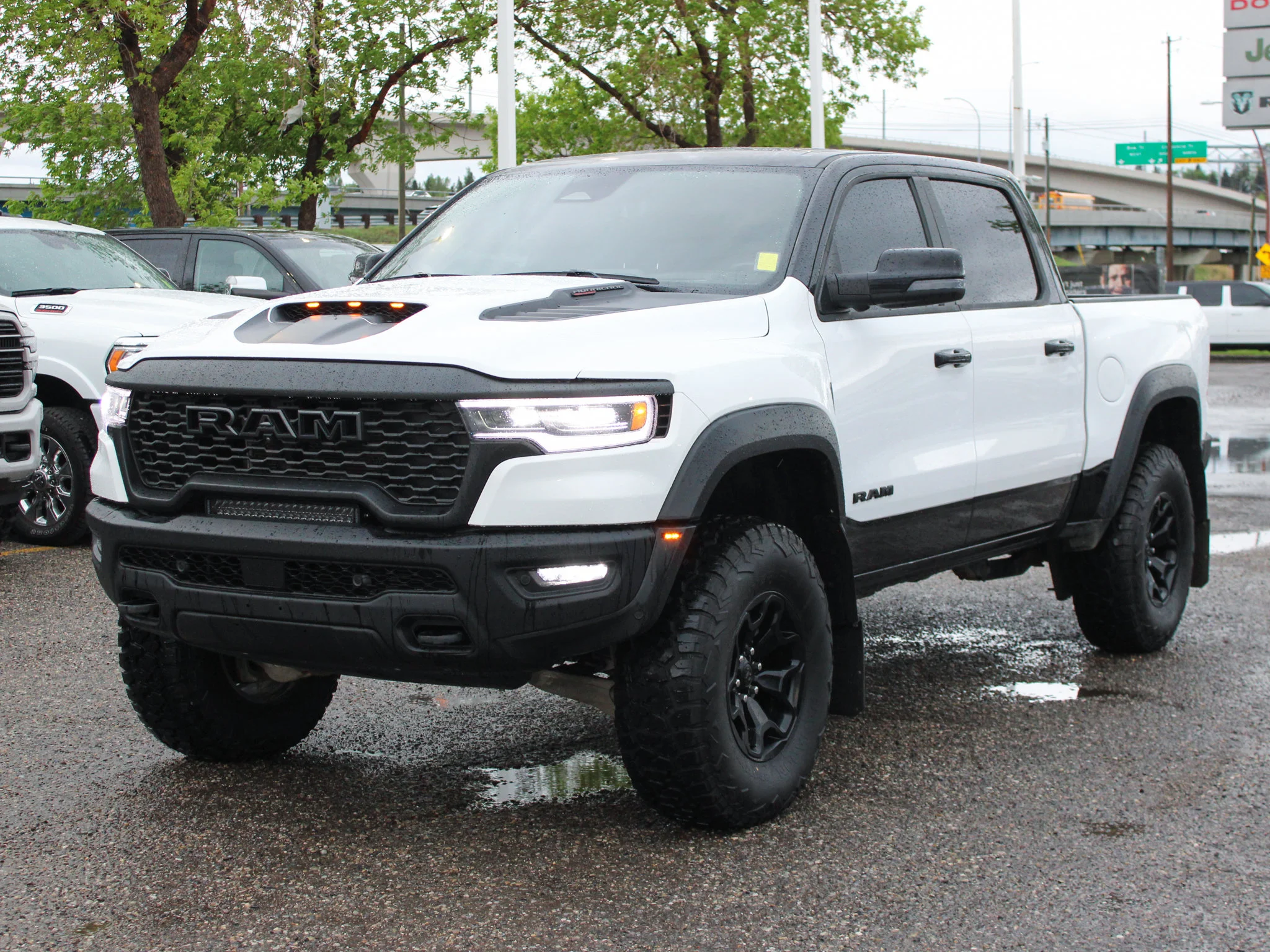 Certified Used 2025 White RAM RHO | Twin-Turbo 540 2.5 LIFT ON 37 TIRES  | Head-Up Display | Bedliner image 13