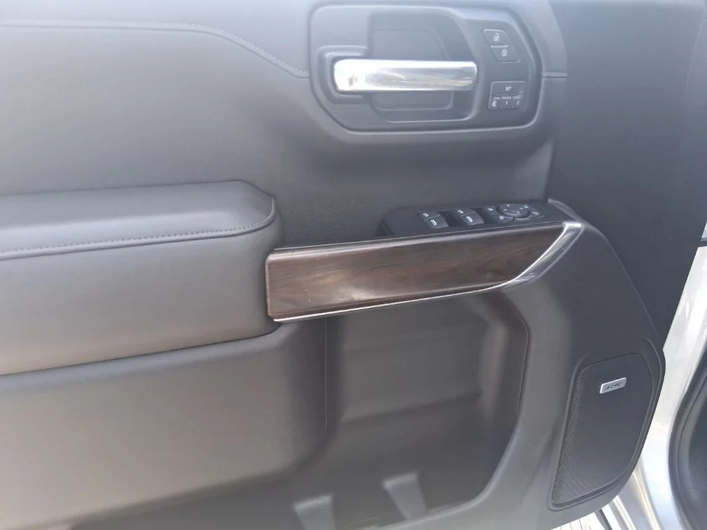 Used 2019 Silver GMC SLT image 9