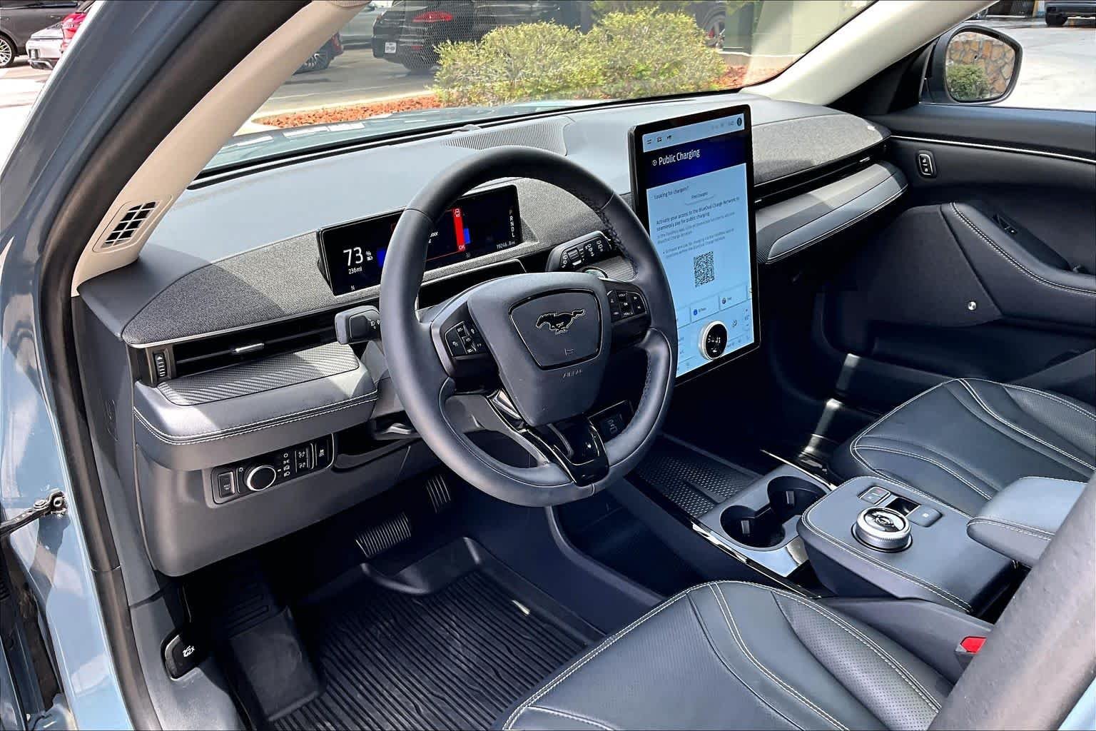 Used 2023 Vapor Blue Metallic Ford Premium image 4