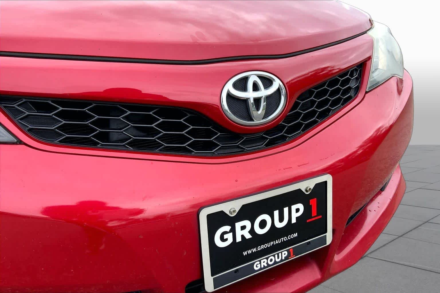 Used 2014 Barcelona Red Metallic Toyota SE image 29