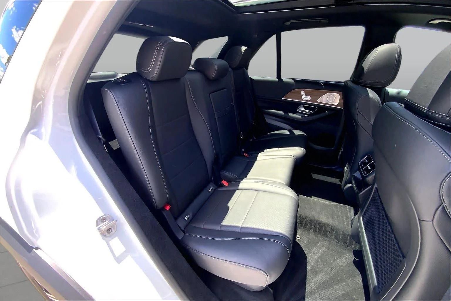 Certified Used 2026 Polar White Mercedes-Benz GLE 350 image 19