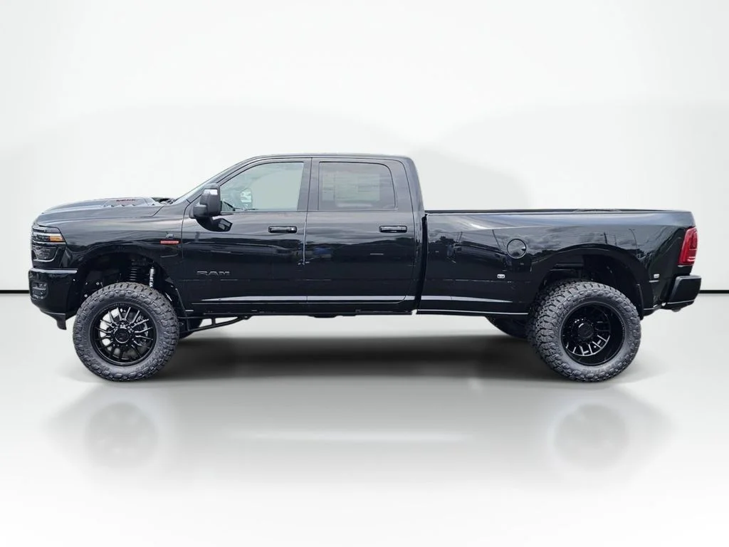 2026 RAM 3500 Laramie - Photo 14