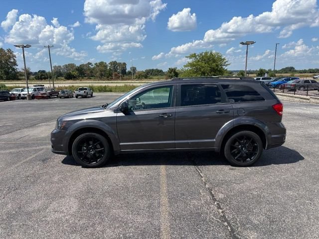 Used 2019 Gray Dodge SE image 2