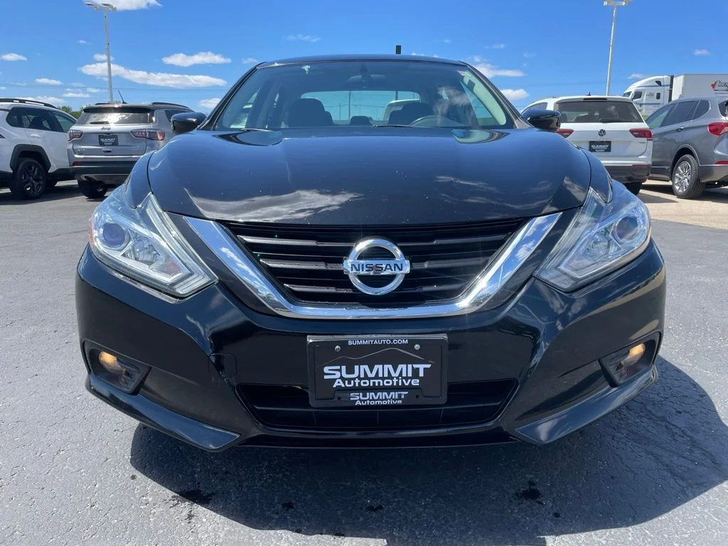 Used 2017 Super Black Clearcoat Nissan 2.5 SV image 22