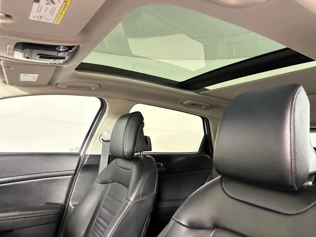 Used 2023 White Kia SX-Prestige image 18