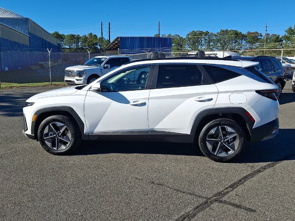 Used 2025 White Pearl Hyundai SEL Convenience image 8