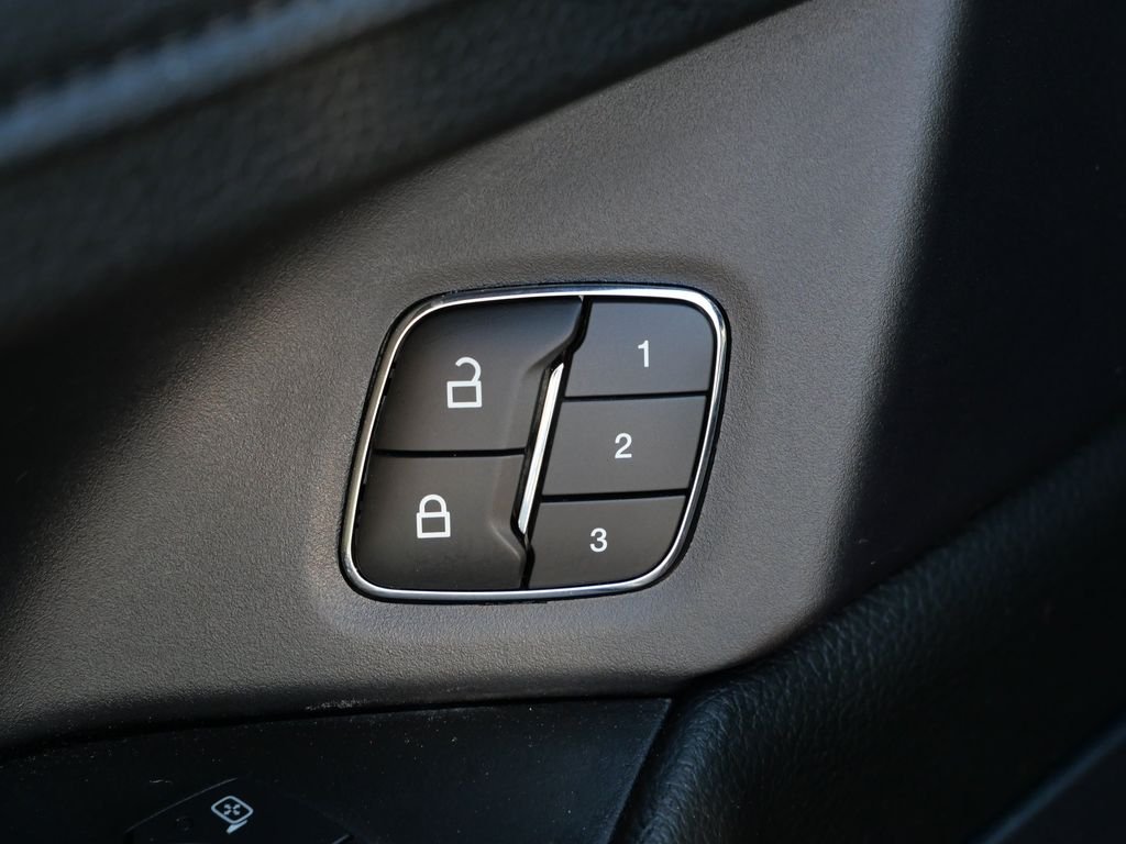 Used 2021 Black Ford XLT image 16