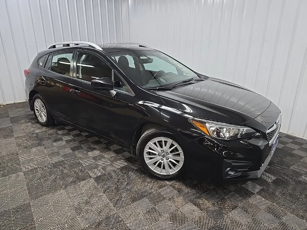 Used 2017 Crystal Black Silica Subaru 2.0i Premium image 7