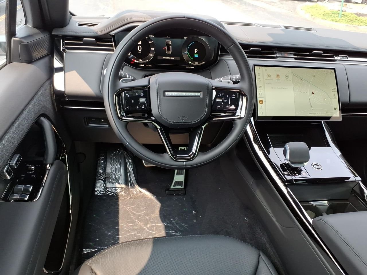 New 2026 Ostuni Pearl White LAND ROVER Dynamic SE image 7
