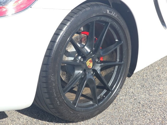 Used 2016 White Porsche  image 12