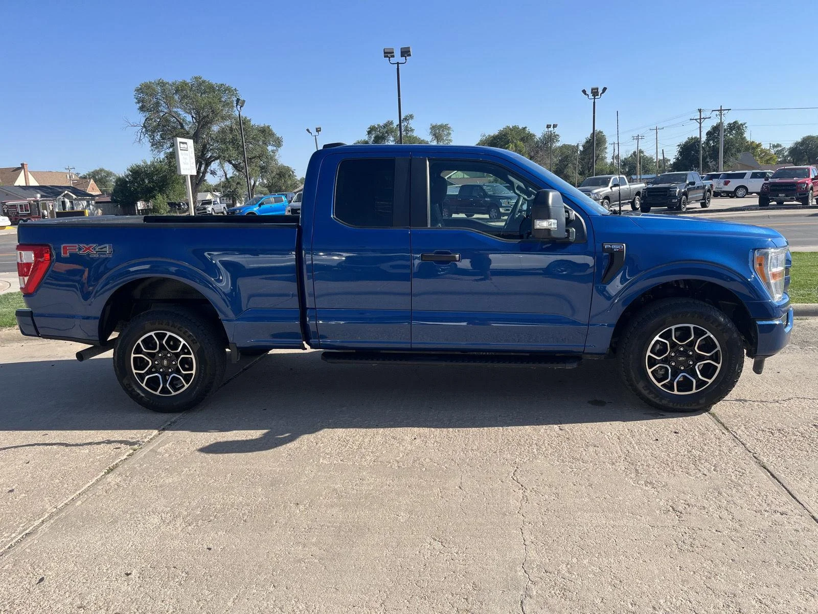 Used 2022 Atlas Blue Metallic Ford XL image 5