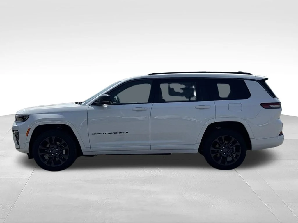 New 2026 Bright White Clear-Coat Exterior Paint Jeep Limited image 12