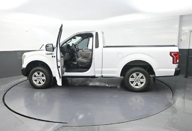 Used 2016 White Ford XL image 38