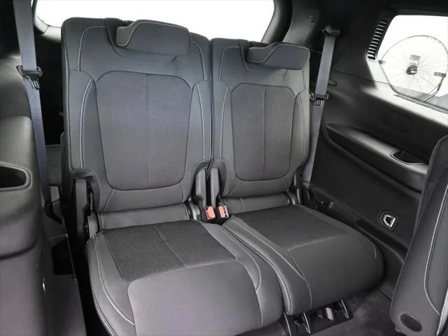 New 2026 Diamond Black Crystal Pearl-Coat Exterior Paint Jeep Laredo image 37