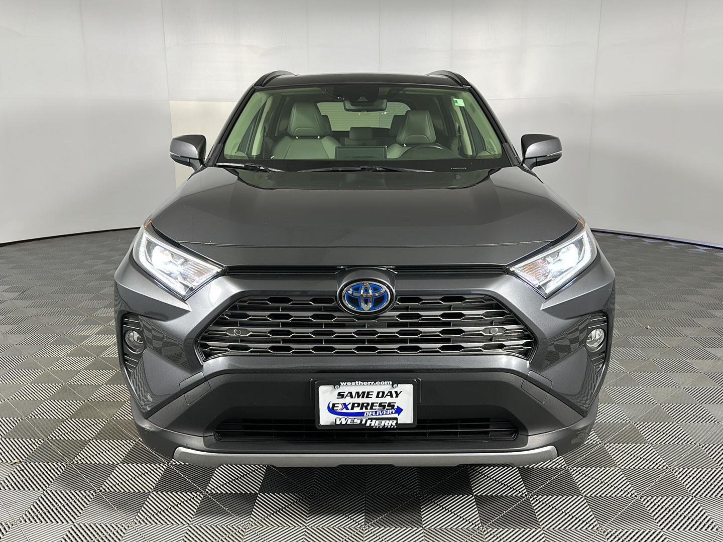 Used 2020 Magnetic Gray Metallic Toyota Limited image 3