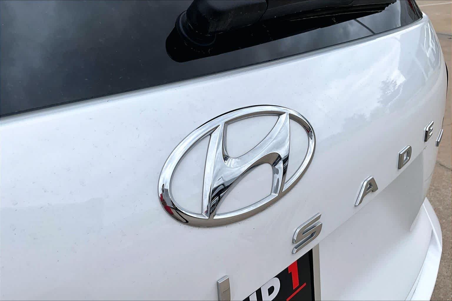 Used 2025 Hyper White Hyundai SEL image 27