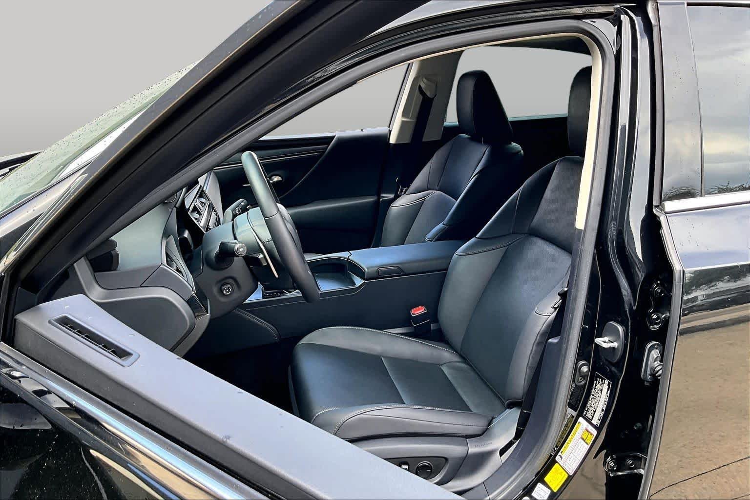 Pre-Owned 2023 Lexus ES 300h