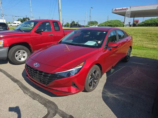 Used 2023 Ultimate Red Hyundai SEL image 2