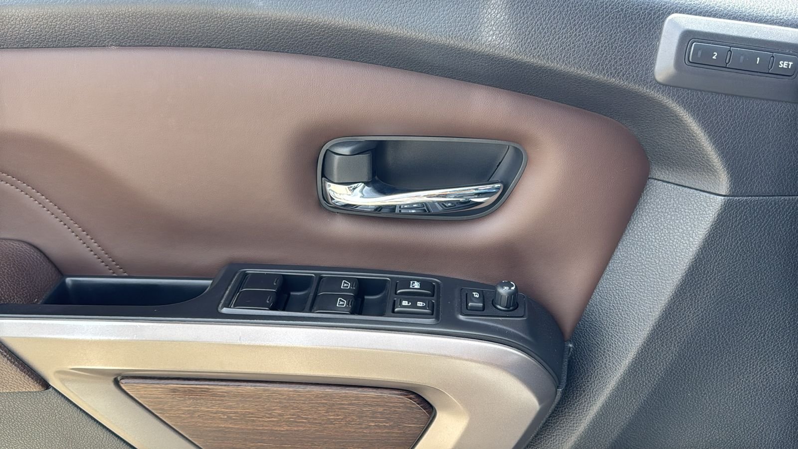 Used 2022 White Nissan Platinum Reserve image 23