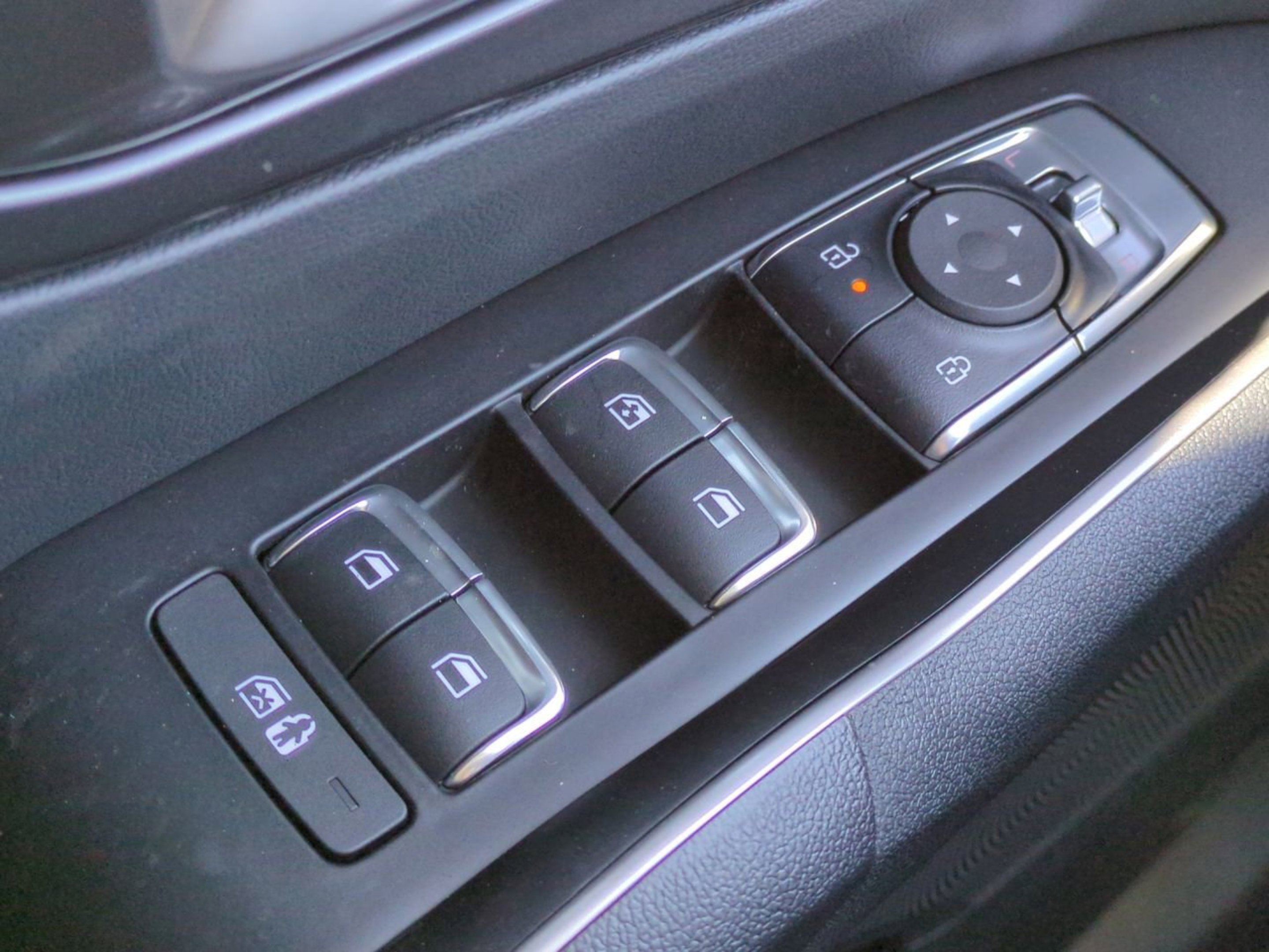 Certified Used 2026 Ebony Black Kia LX image 25