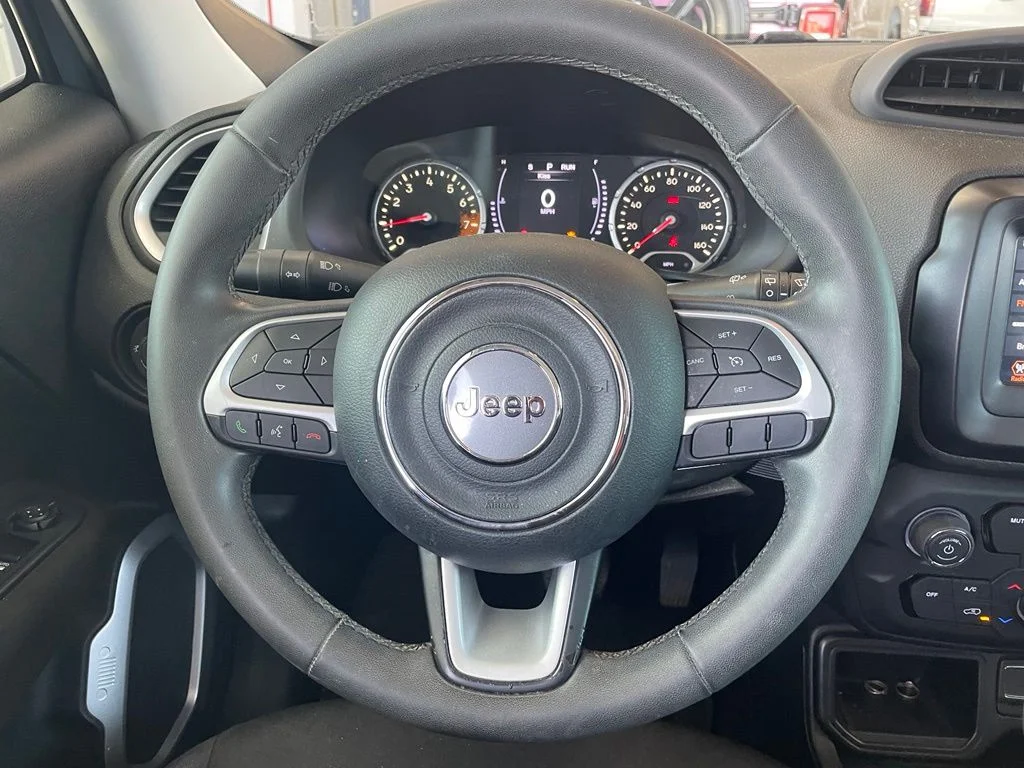 Used 2018 Gray Jeep Latitude image 13