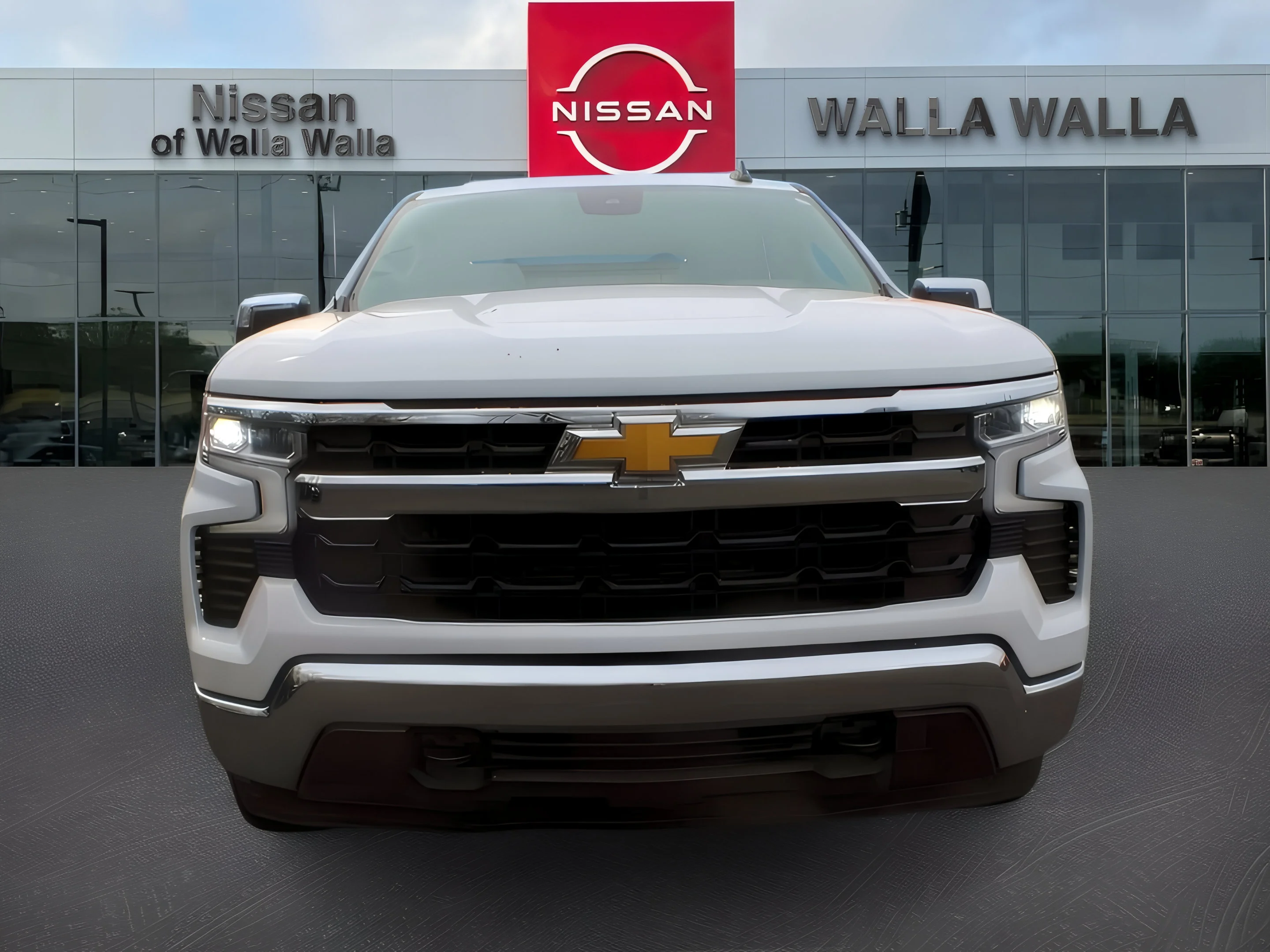 Used 2023 Summit White Chevrolet LT image 2
