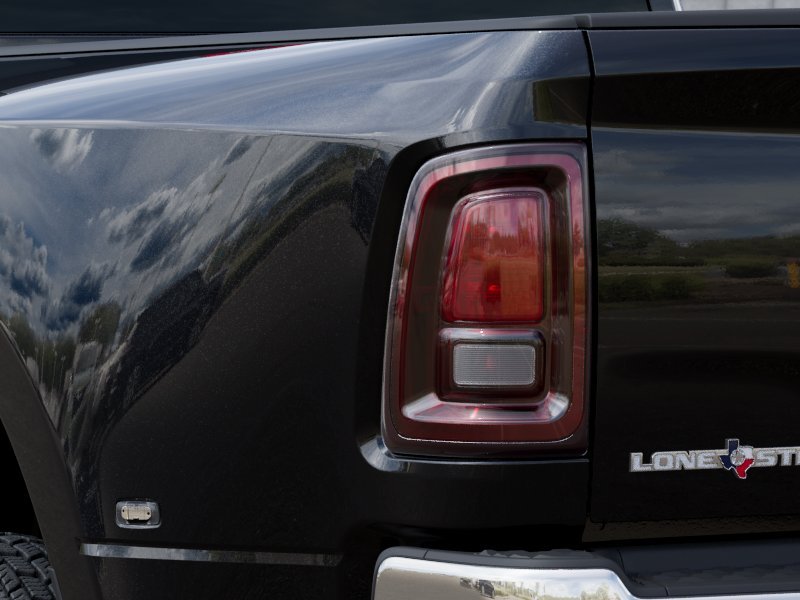 New 2027 Diamond Black Crystal Pearl-Coat Exterior Paint RAM Big Horn image 5