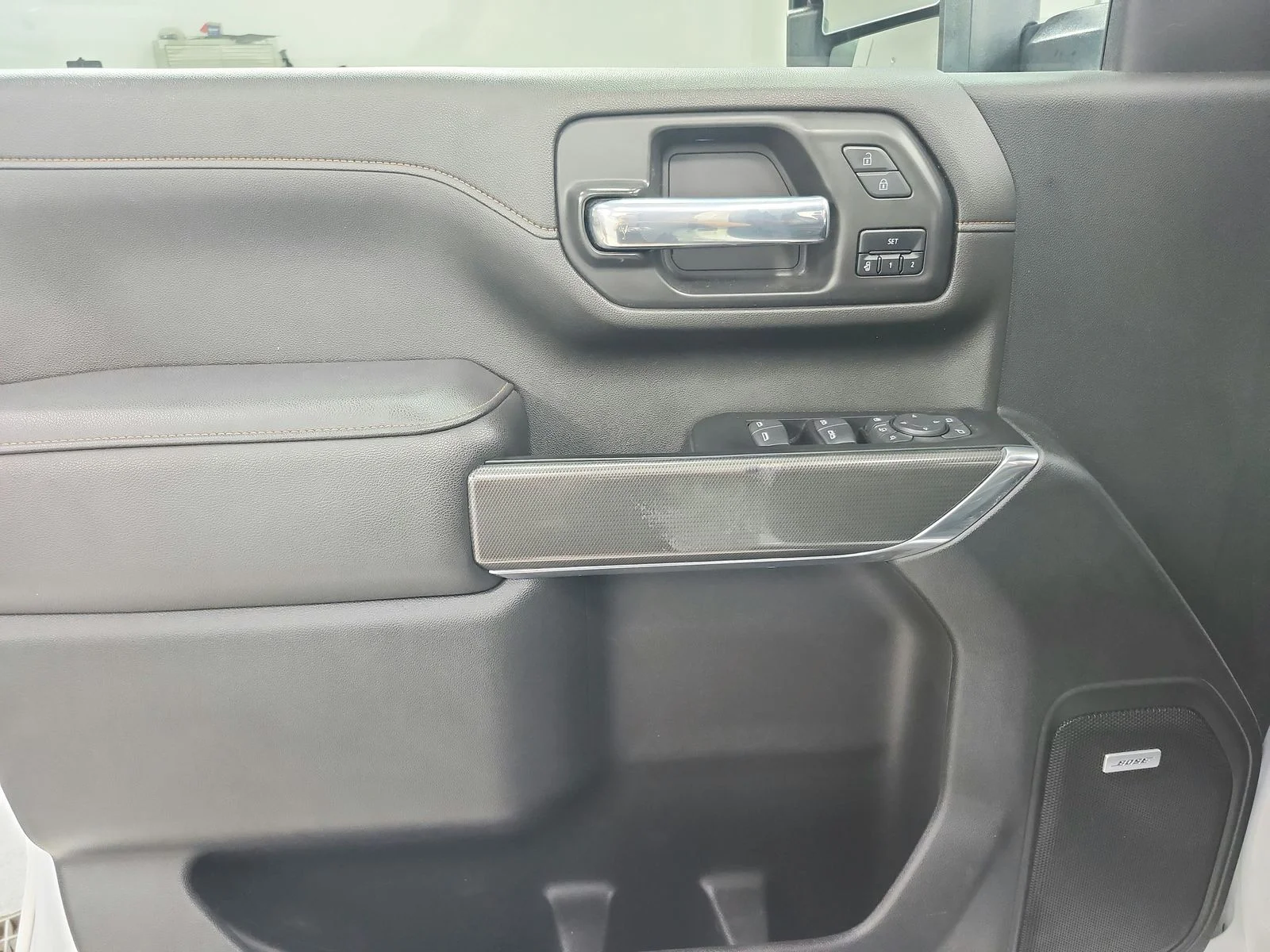 Used 2022 White GMC AT4 image 43