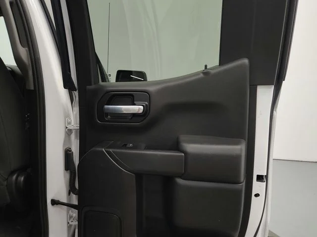 Used 2021 White GMC Base image 36