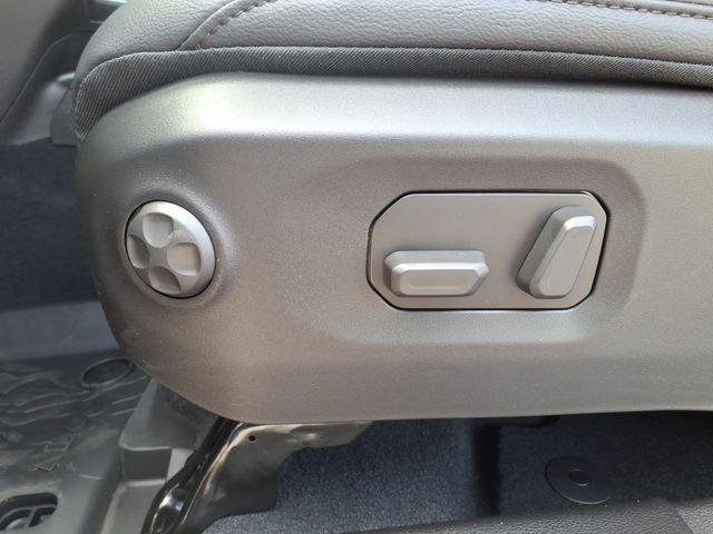 New 2026 Reign Jeep Sahara image 15