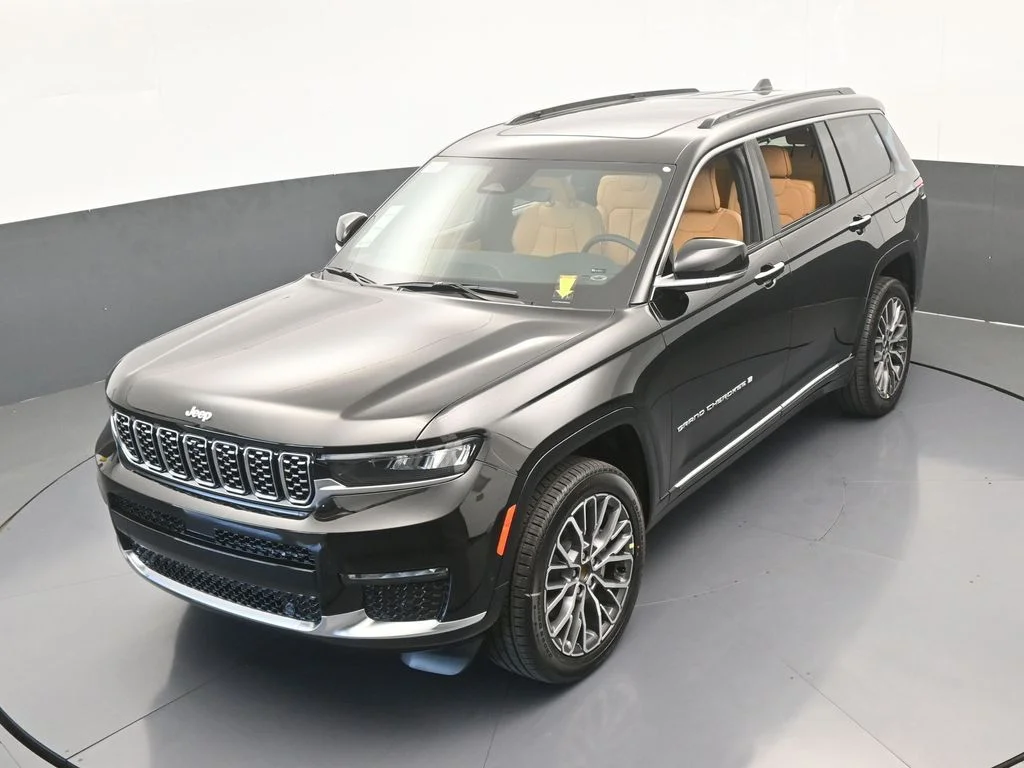 New 2025 Diamond Black Crystal Pearl-Coat Exterior Paint Jeep Summit image 46