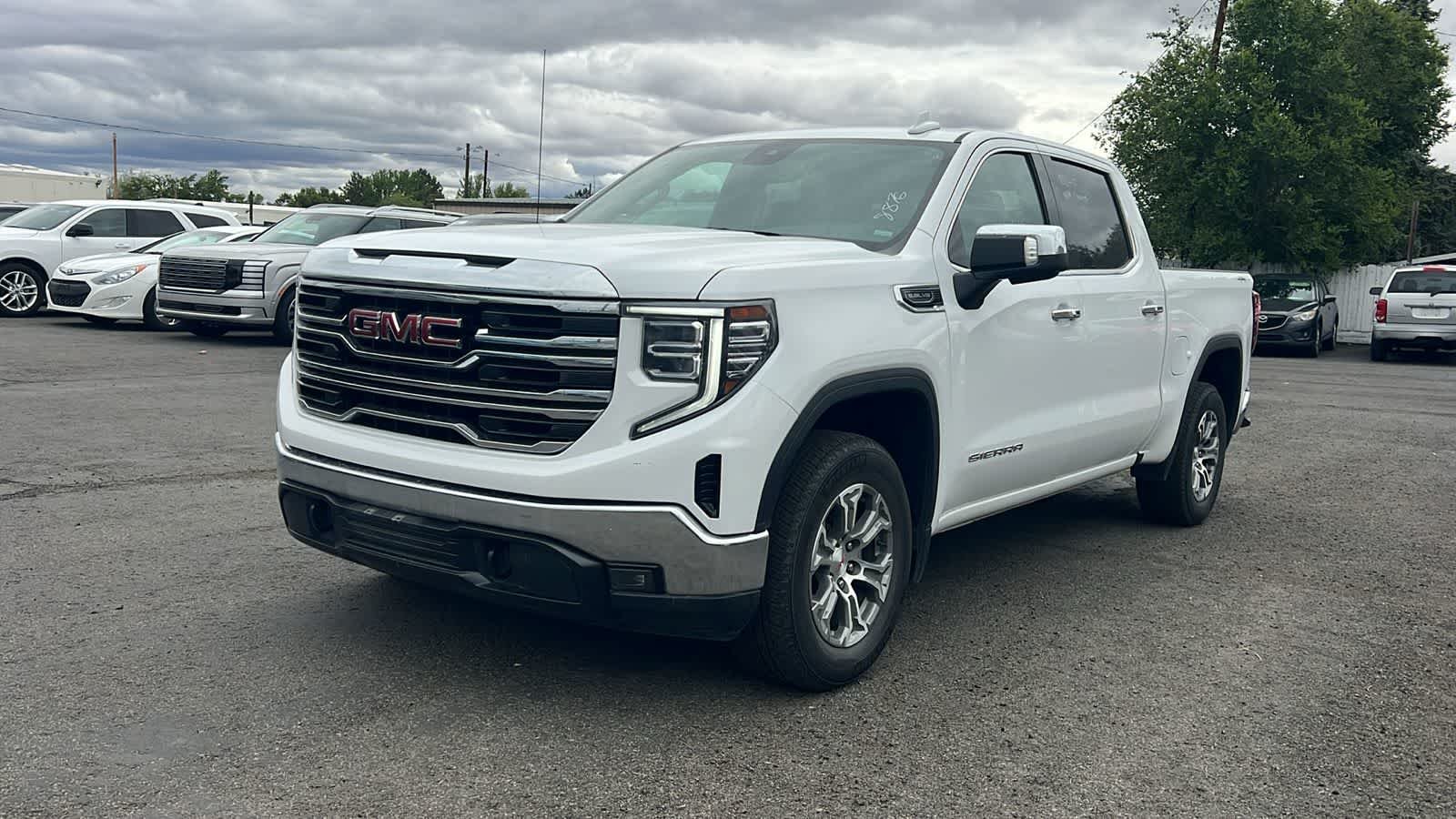 2025 GMC Sierra 4WD Crew Cab Short Box SLT's photo