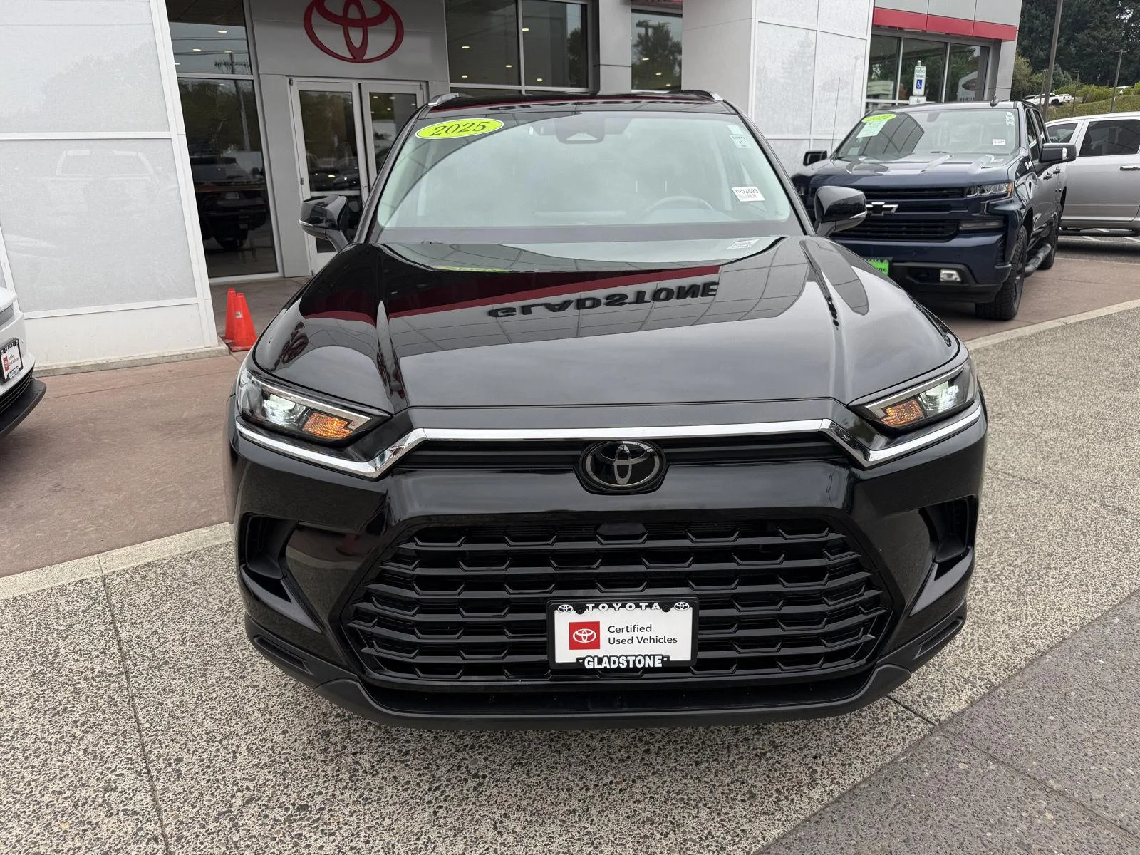 Used 2025 Midnight Black Metallic Toyota XLE image 11