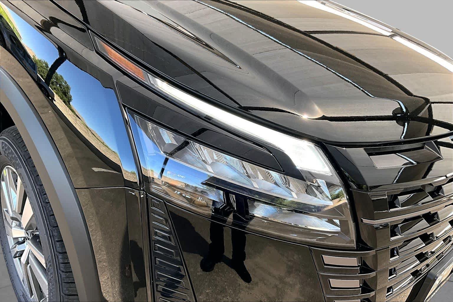 New 2026 Super Black Nissan SL image 18