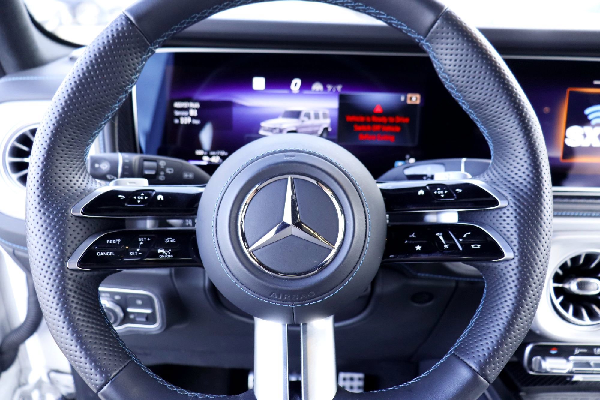 Used 2025 MANUFAKTUR Moonlight White Magno Mercedes-Benz G 580e image 11