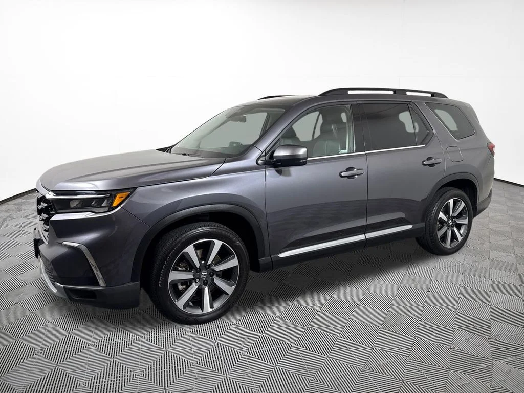 Used 2023 Gray Honda Touring image 2