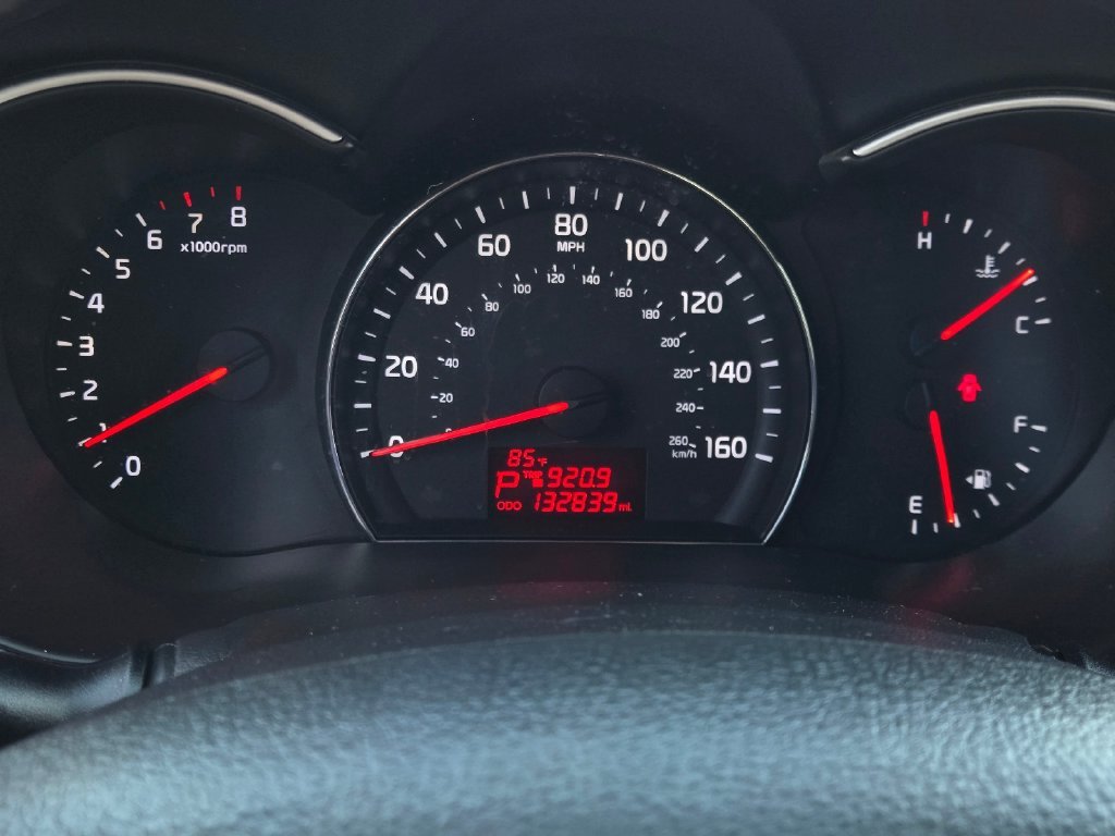 Used 2015 Silver Kia LX image 24