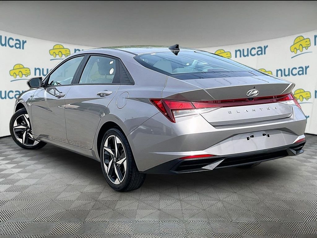 Used 2023 Silver Hyundai SEL image 4
