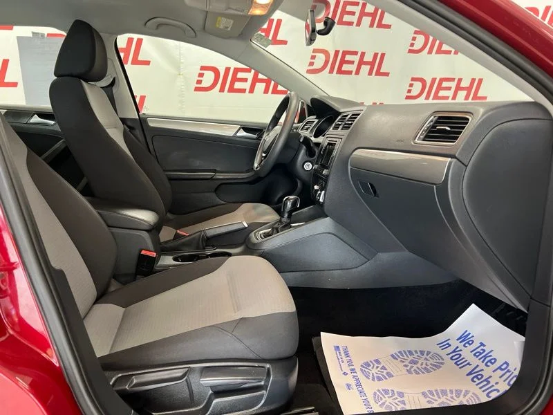 Used 2018  Volkswagen 1.4T S image 12