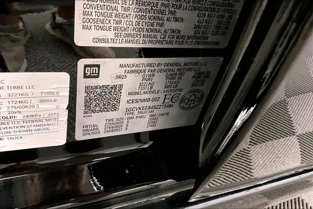 Used 2025 Black Chevrolet RST image 40