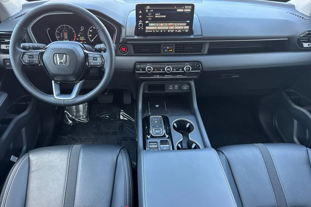 Used 2025  Honda Touring image 13