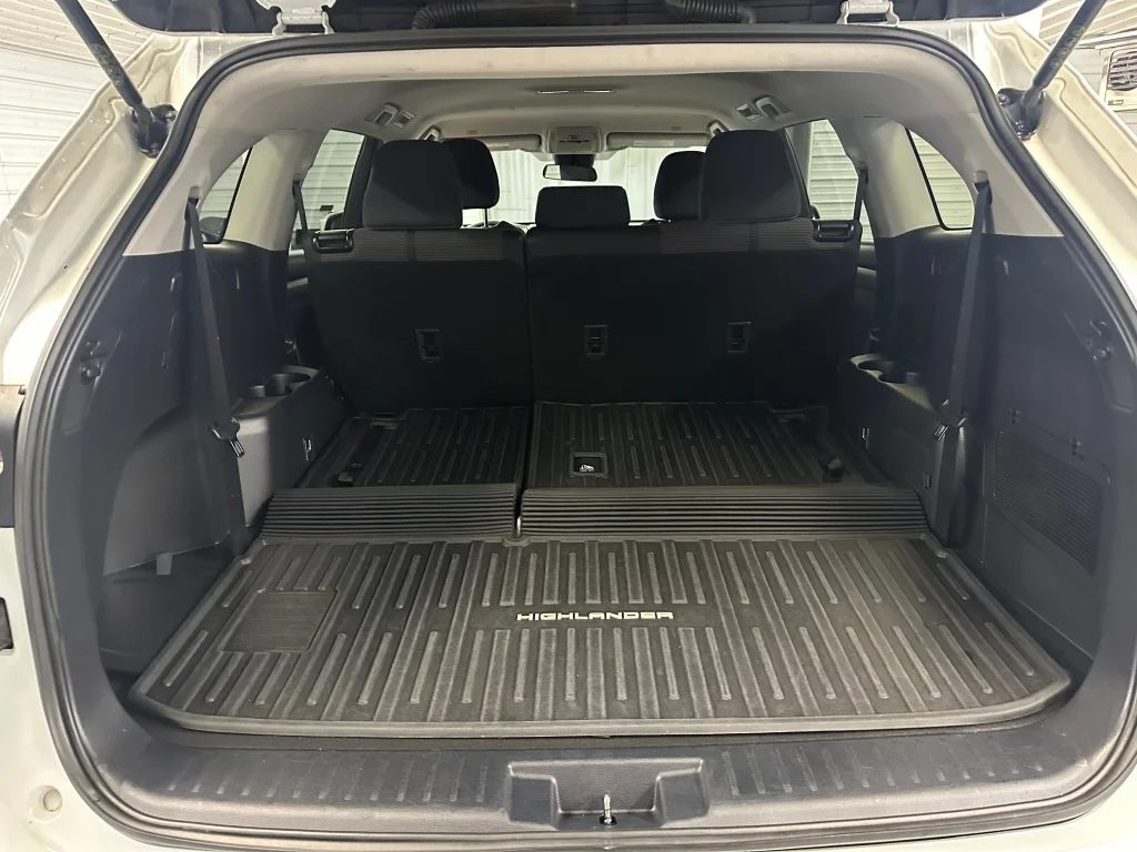 Used 2023 Wind Chill Pearl Toyota L image 22