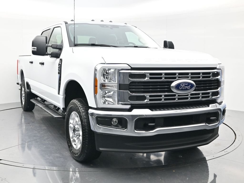 New 2026 Oxford White Ford F-250® XLT image 3