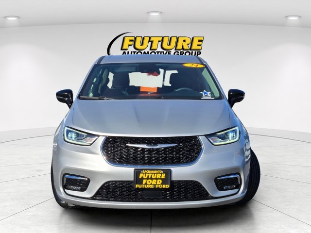 Used 2024 Silver Chrysler Touring L image 2