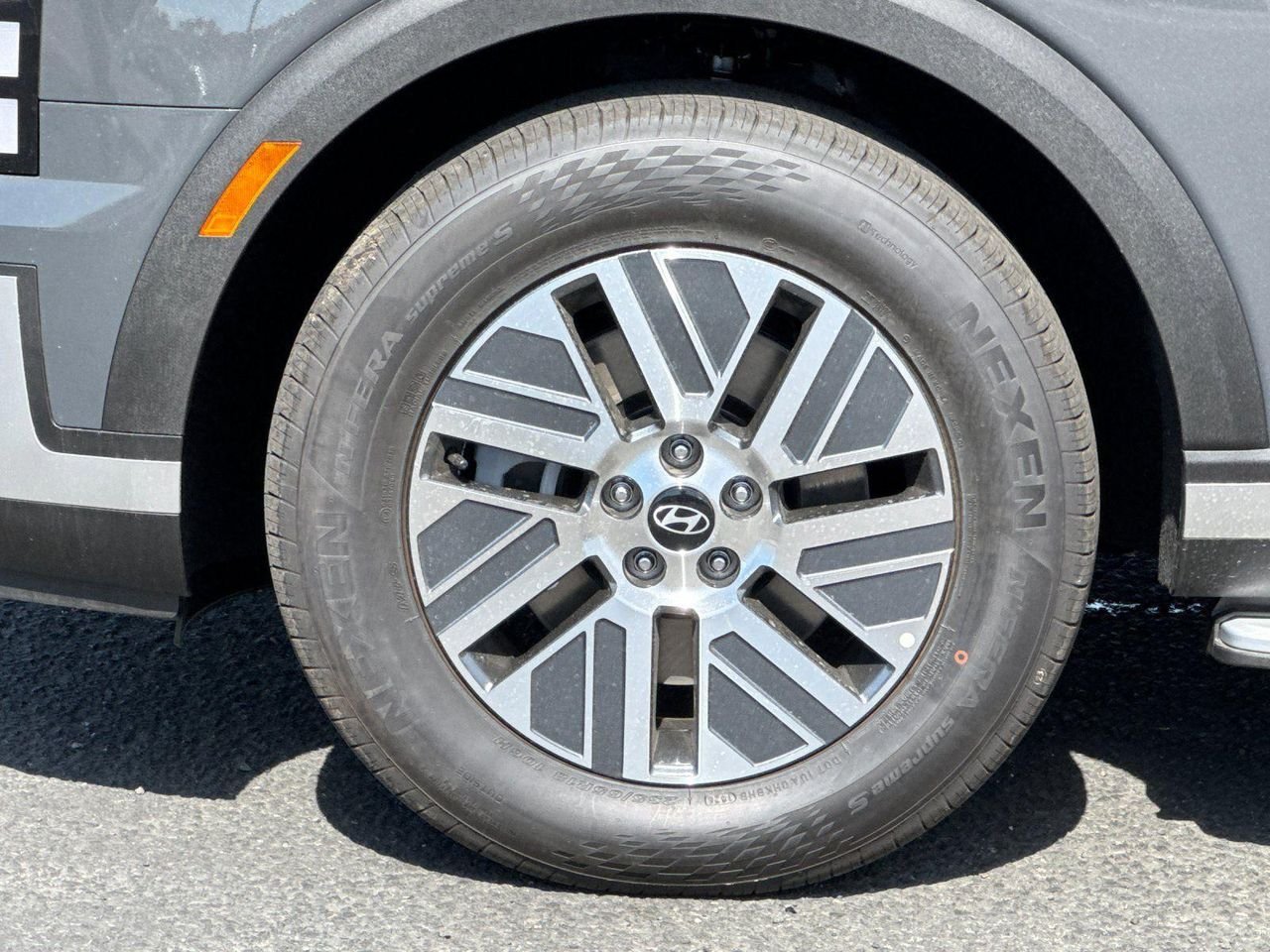 New 2026 Gray Hyundai Blue SEL 8P image 24
